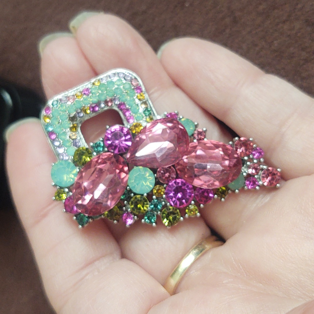 Elegant Multicolor Crystal Brooch - Picture 2 of 3